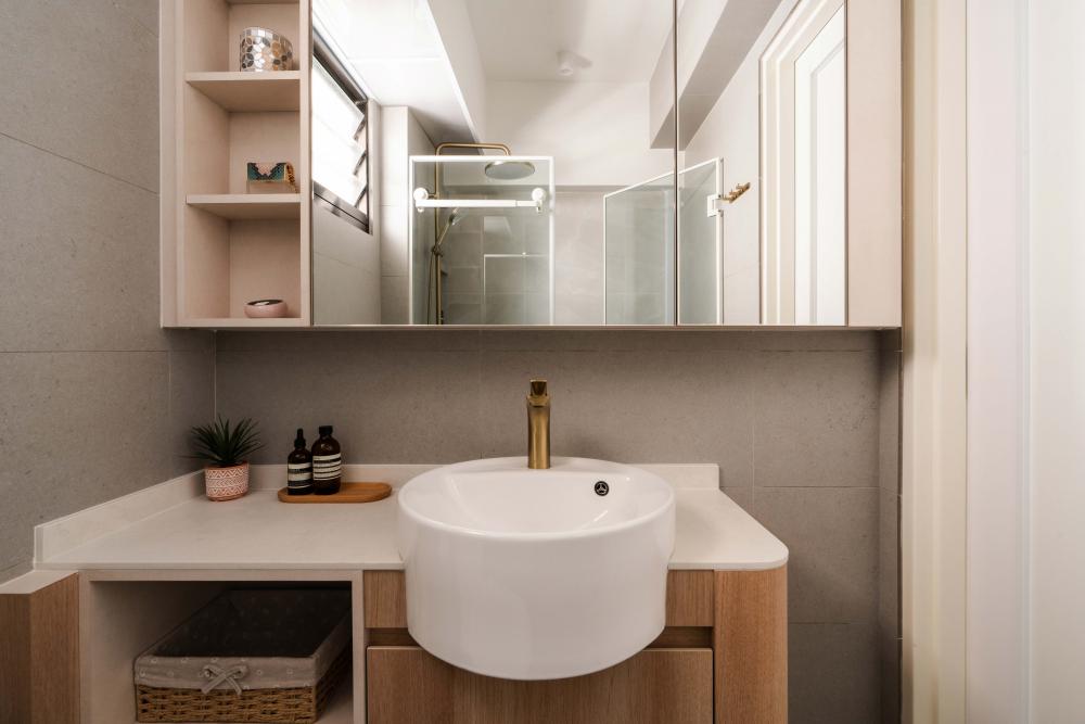 Scandinavian Bathroom with Countertop and Homogeneous Tiles