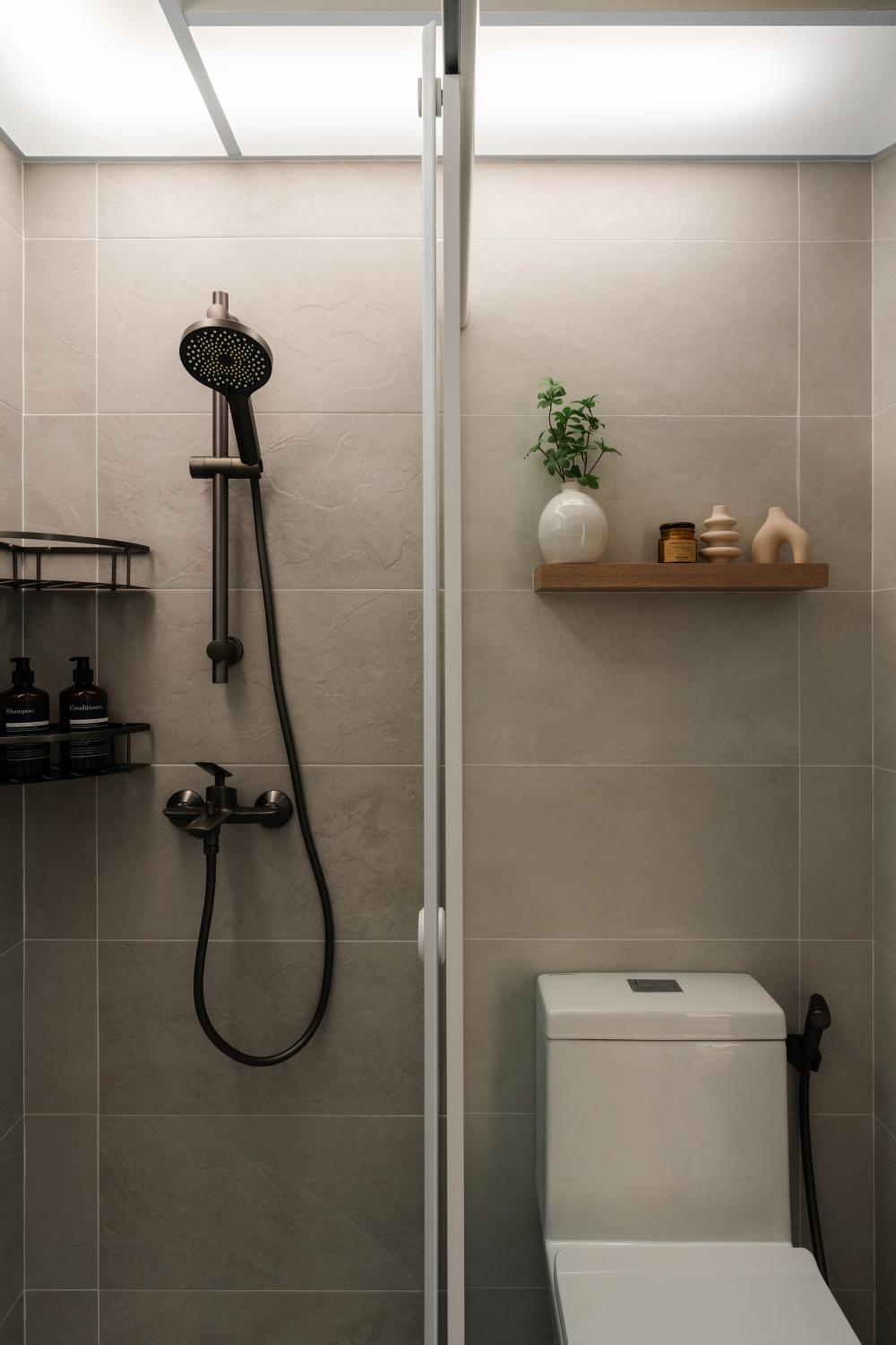 Scandinavian Bathroom with Homogeneous Tiles and Shower Screen