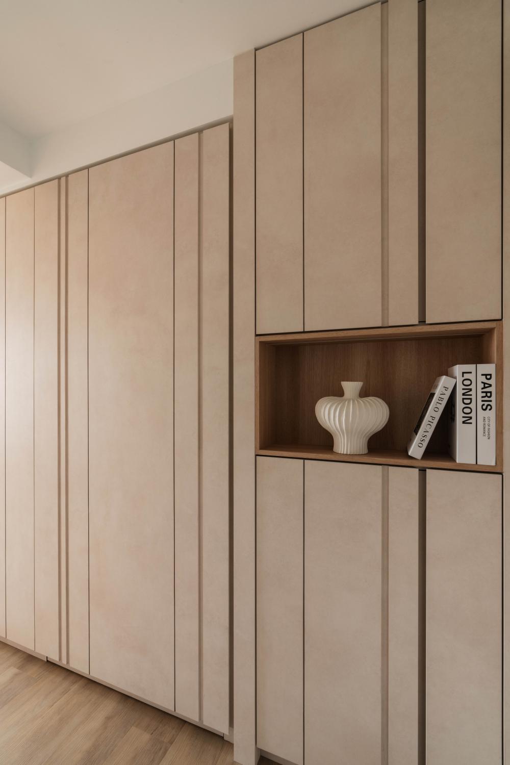 Scandinavian Entryway with Shoe Rack and Shoe Cabinets