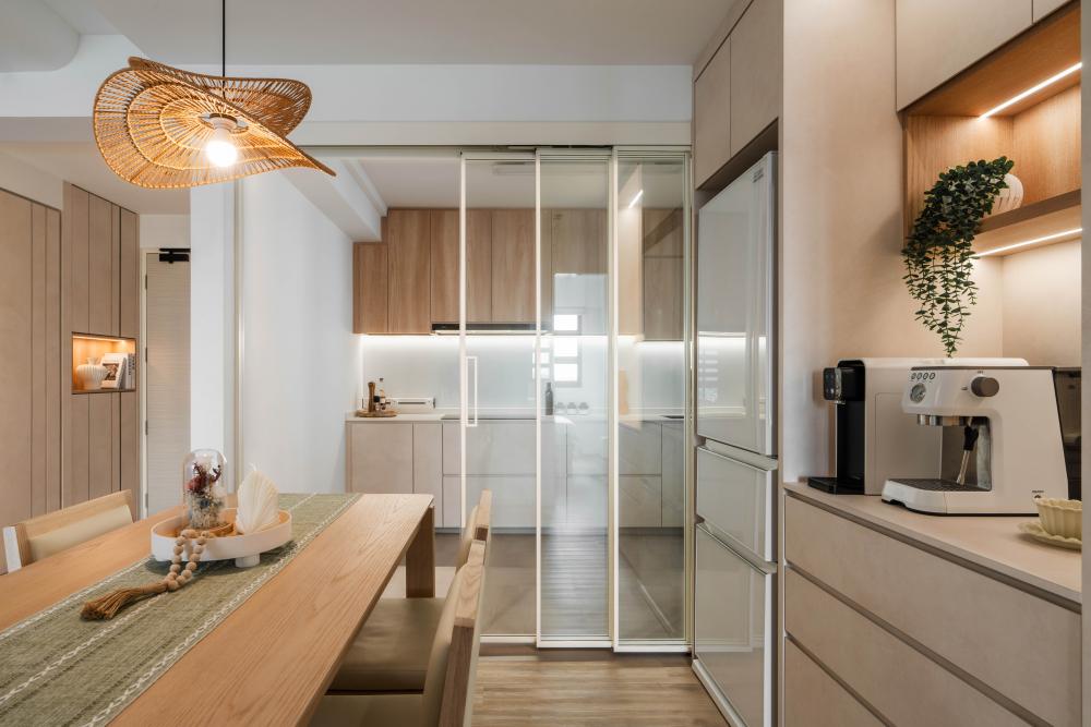 Scandinavian Dining Room with Dining Table and Dining Chairs