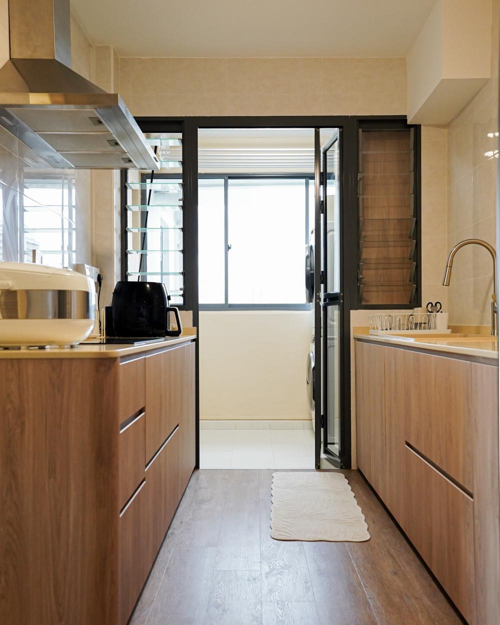 Minimalist Kitchen with Countertop and Homogeneous Tiles