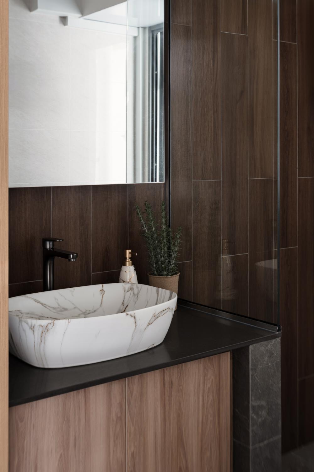 Modern Bathroom with Mirror and Shower Screen