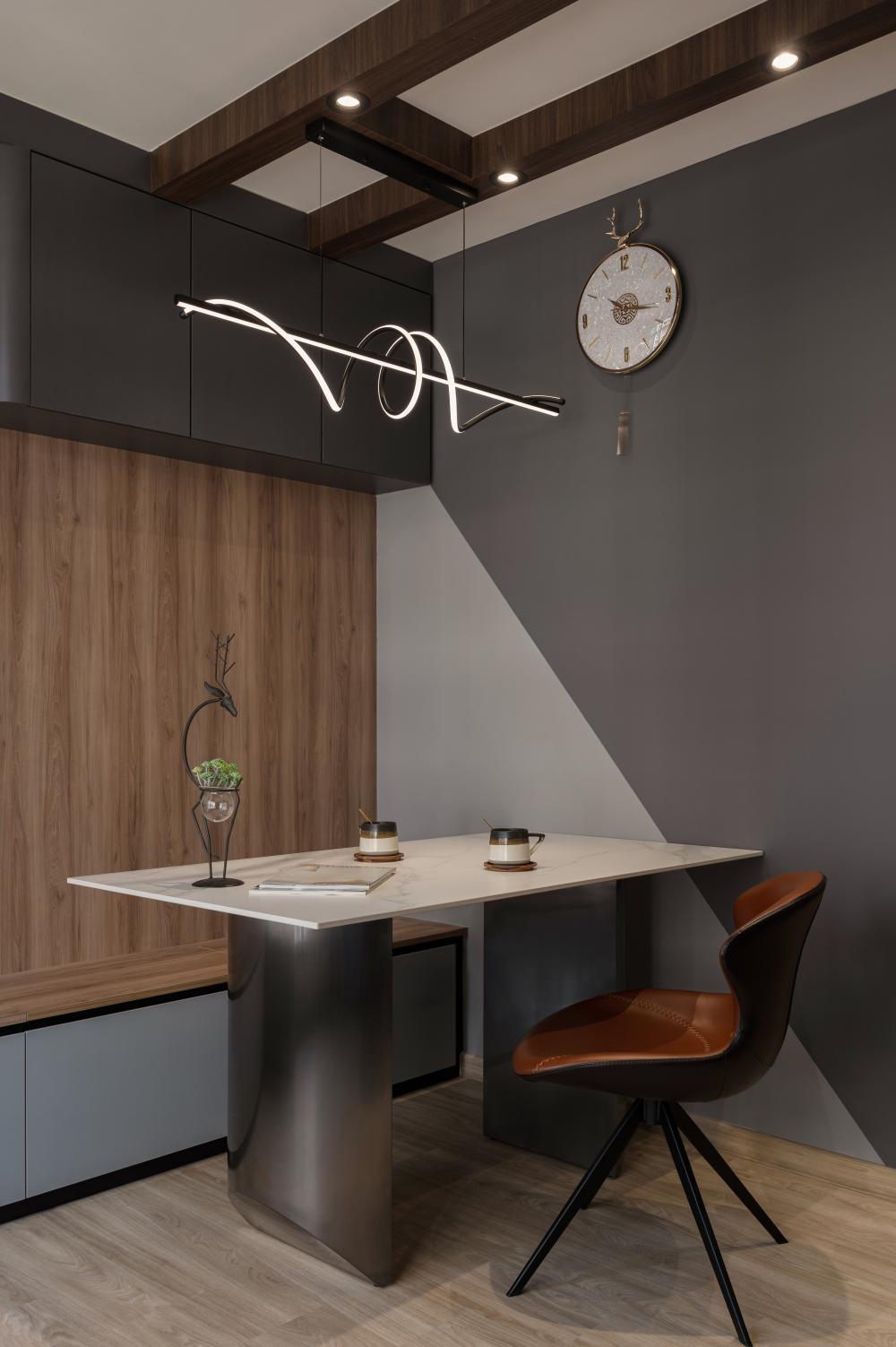 Modern Dining Room with Dining Table and Dining Chairs