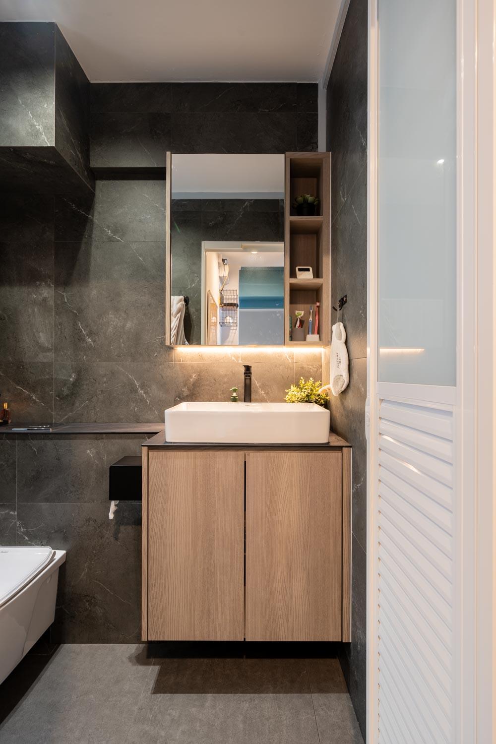 Industrial Bathroom with Countertop and Homogeneous Tiles