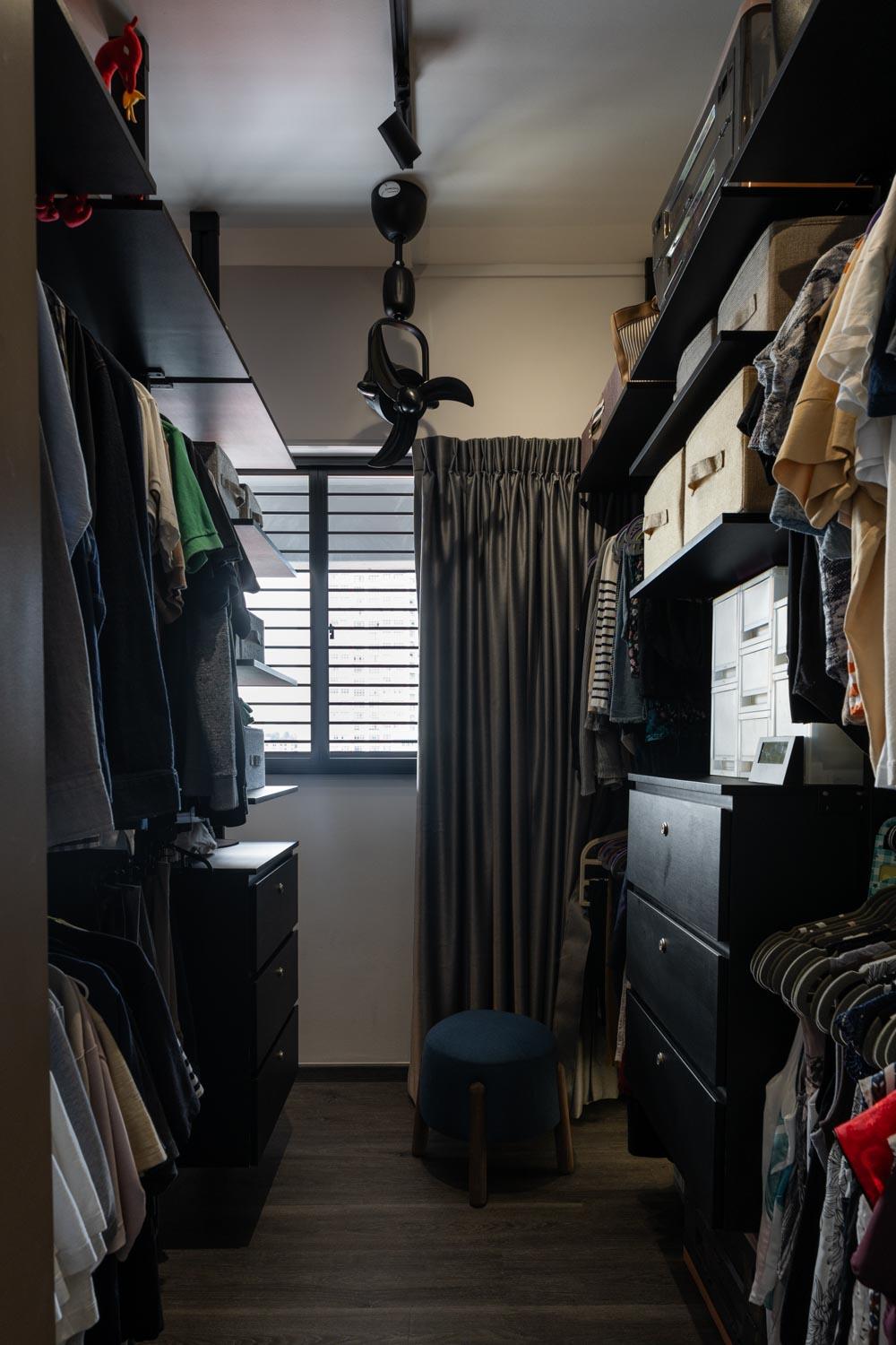 Industrial Walk-in Wardrobe with Mirror and Wardrobe