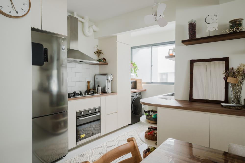 Country Kitchen with Countertop and Mosaic