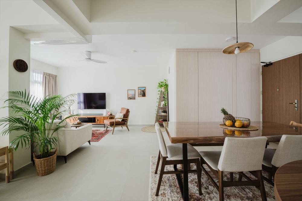Country Living Room with Carpet and Sofa