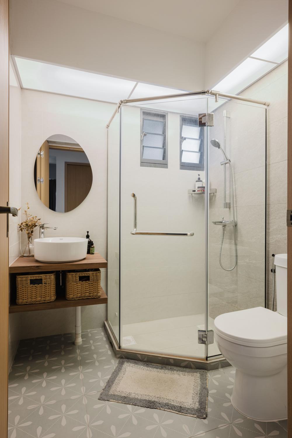 Country Bathroom with Homogeneous Tiles and Shower Screen