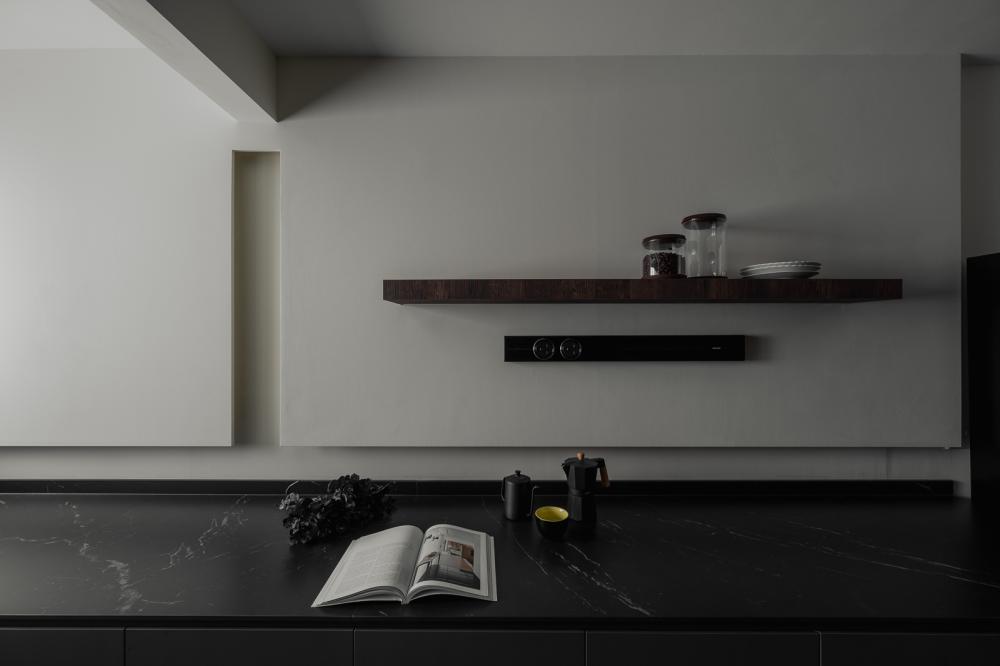 Modern Kitchen with Countertop and Open Kitchen