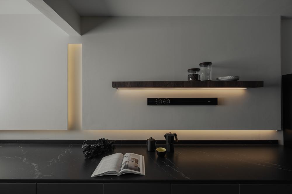 Modern Kitchen with Kitchen Window and Kitchen Island