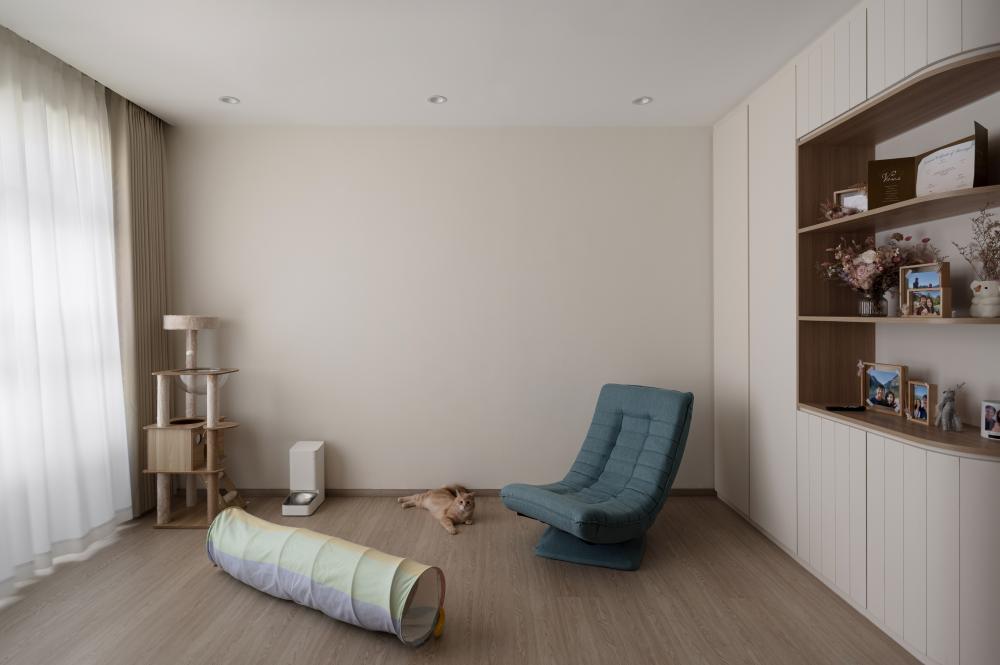 Scandinavian Living Room with Marble Floor and Wood Flooring