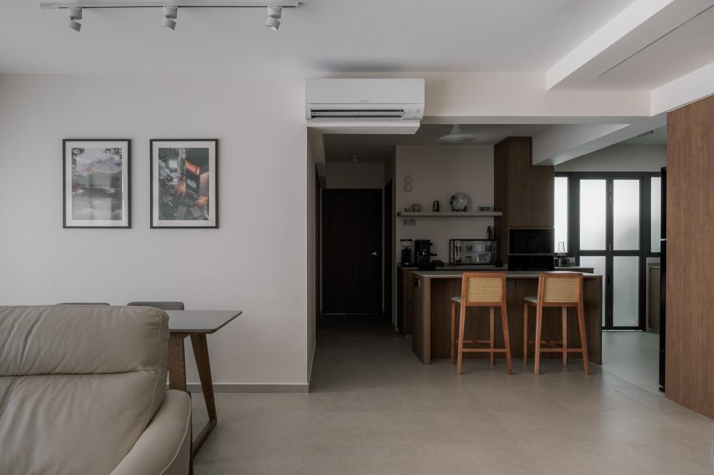 Modern Dining Room with Cove Lighting and Dining Table