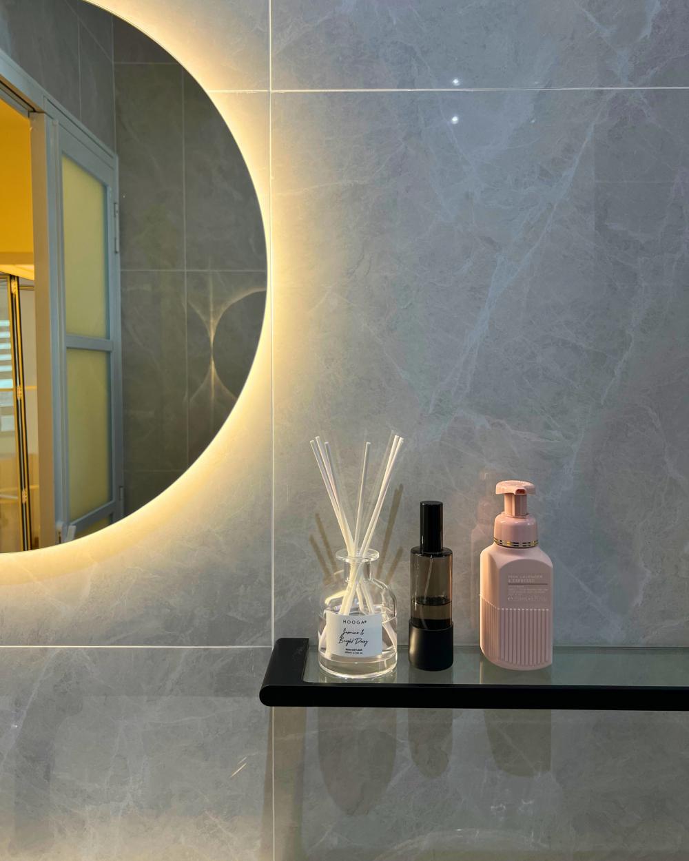 Scandinavian Bathroom with Countertop and Mirror