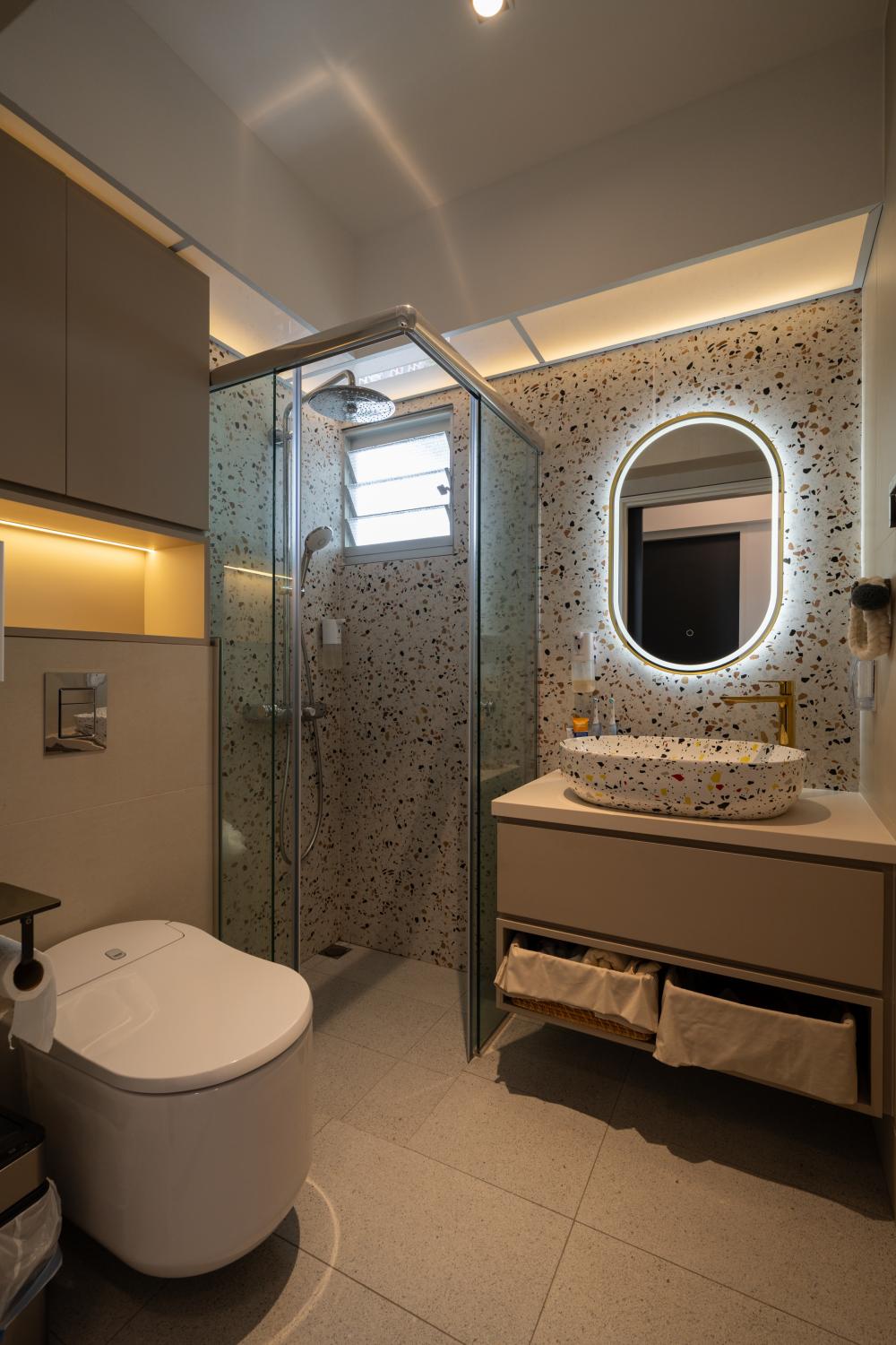 Modern Bathroom with Countertop and Homogeneous Tiles