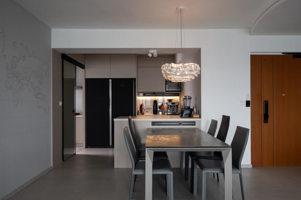 Modern Dining Room with Drop Ceiling and Dining Table
