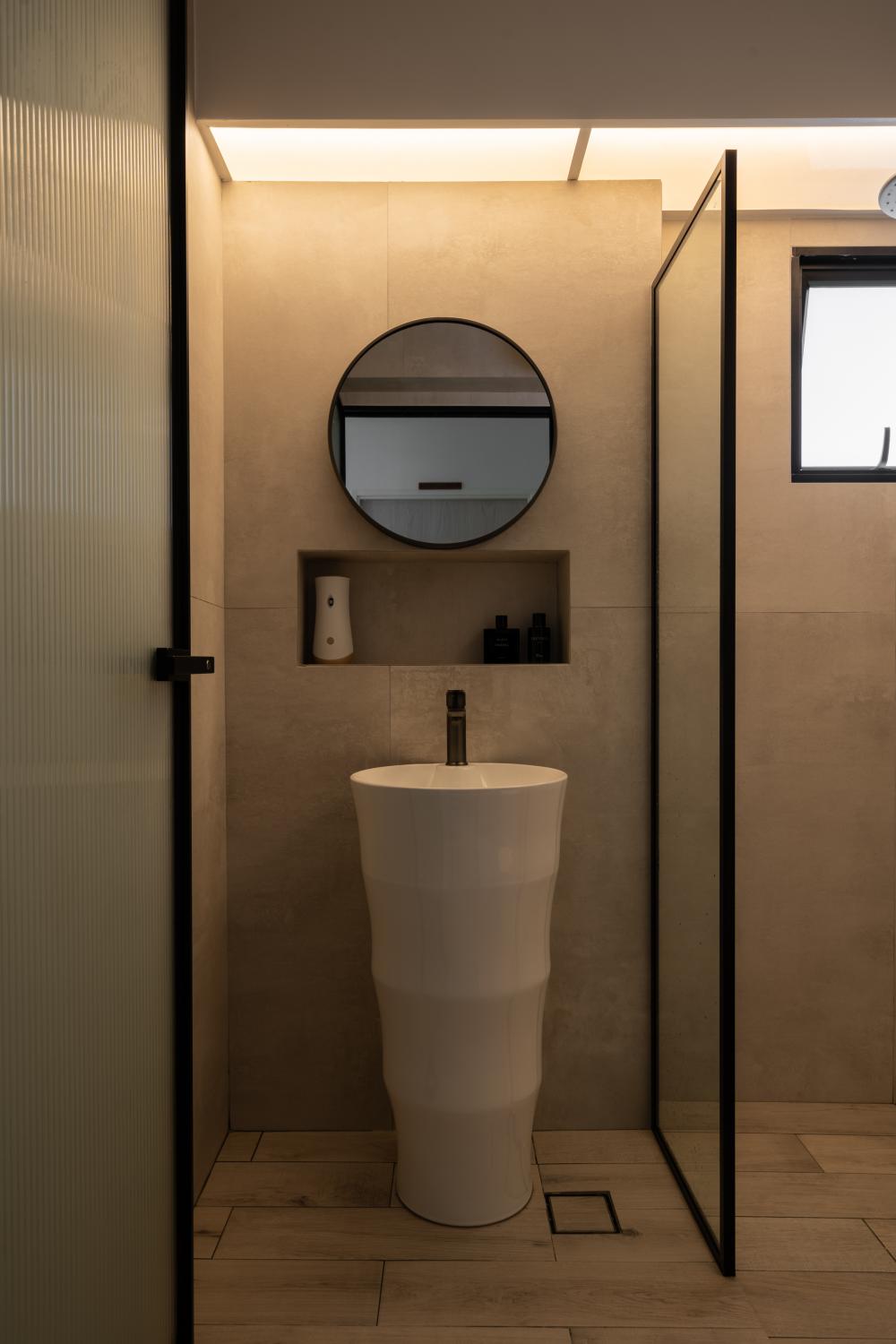 Minimalist Bathroom with Mirror and Rainshower