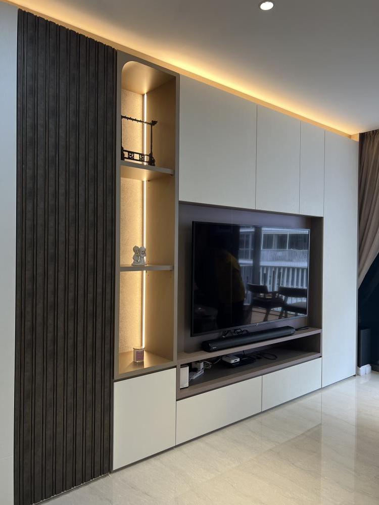 Minimalist Living Room with Homogeneous Tiles and Mirror
