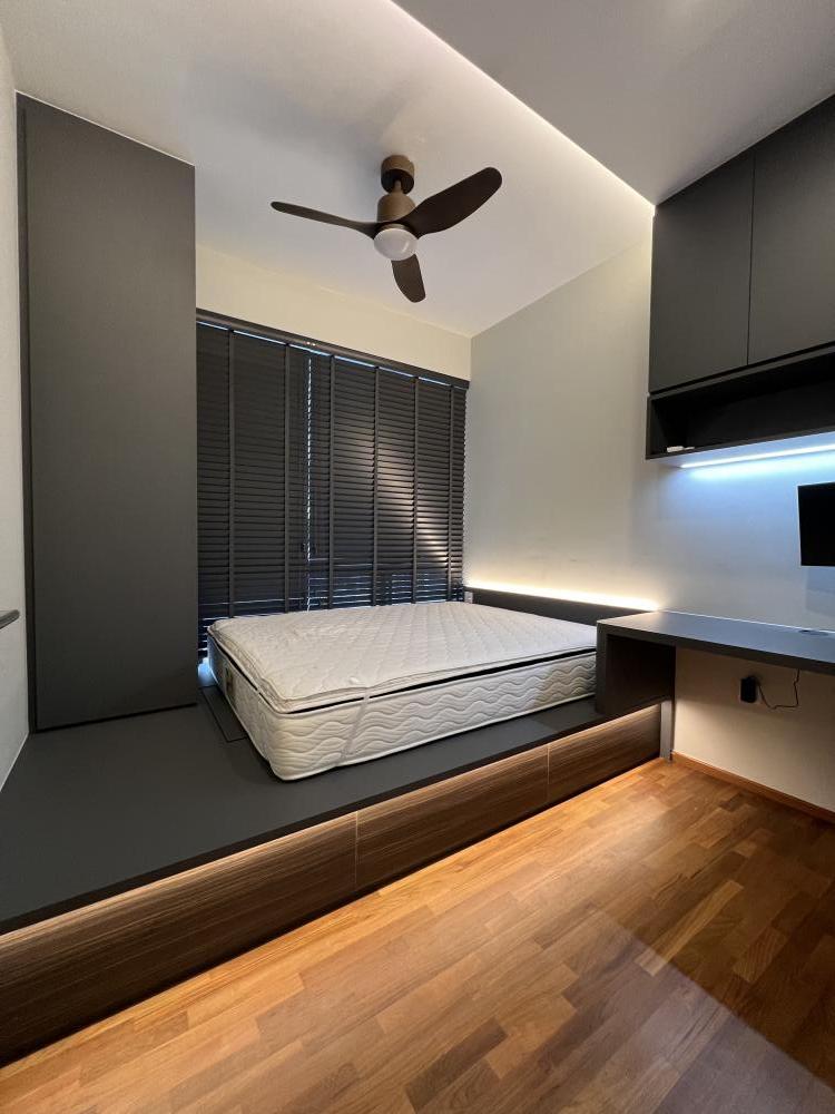 Minimalist Bedroom with Platform Bed and Wood Flooring