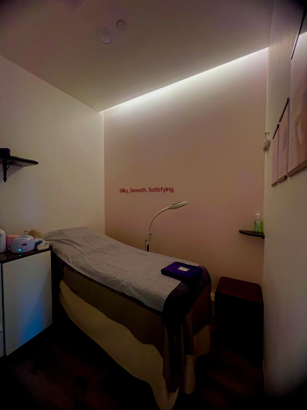 Modern Bedroom with Vinyl Flooring and Drop Light