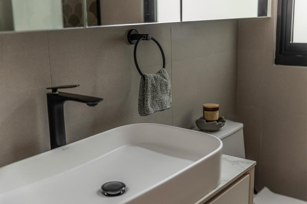 Scandinavian Bathroom with Countertop and Vinyl Flooring