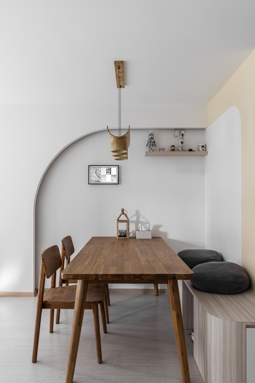 Scandinavian Dining Room with Dining Table and Dining Chairs