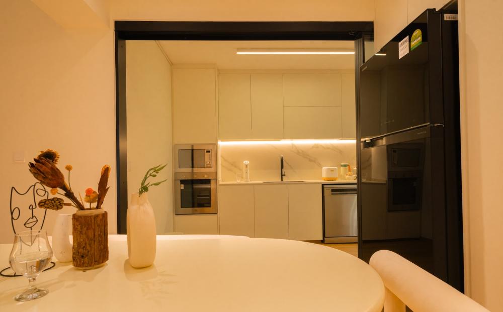 Minimalist Kitchen with Countertop and Open Kitchen
