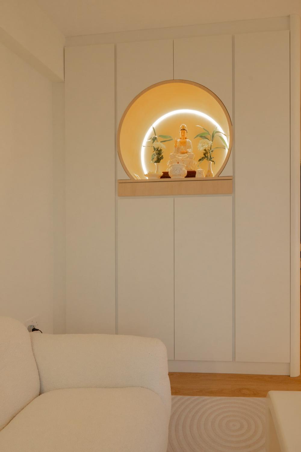 Minimalist Living Room with Bookshelf and Countertop