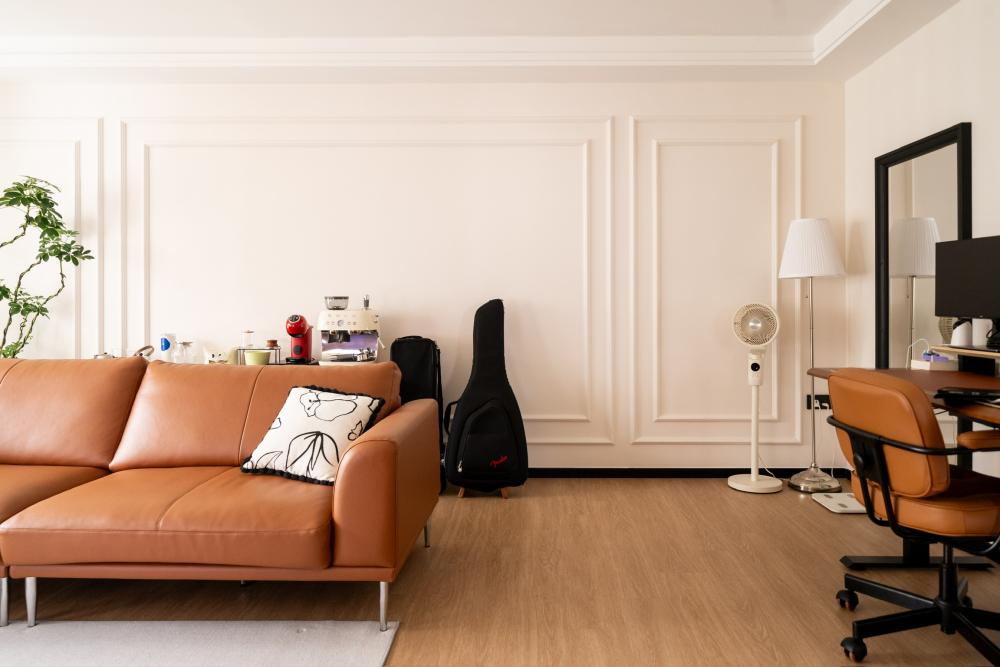 Vintage Living Room with Vinyl Flooring and Feature Wall