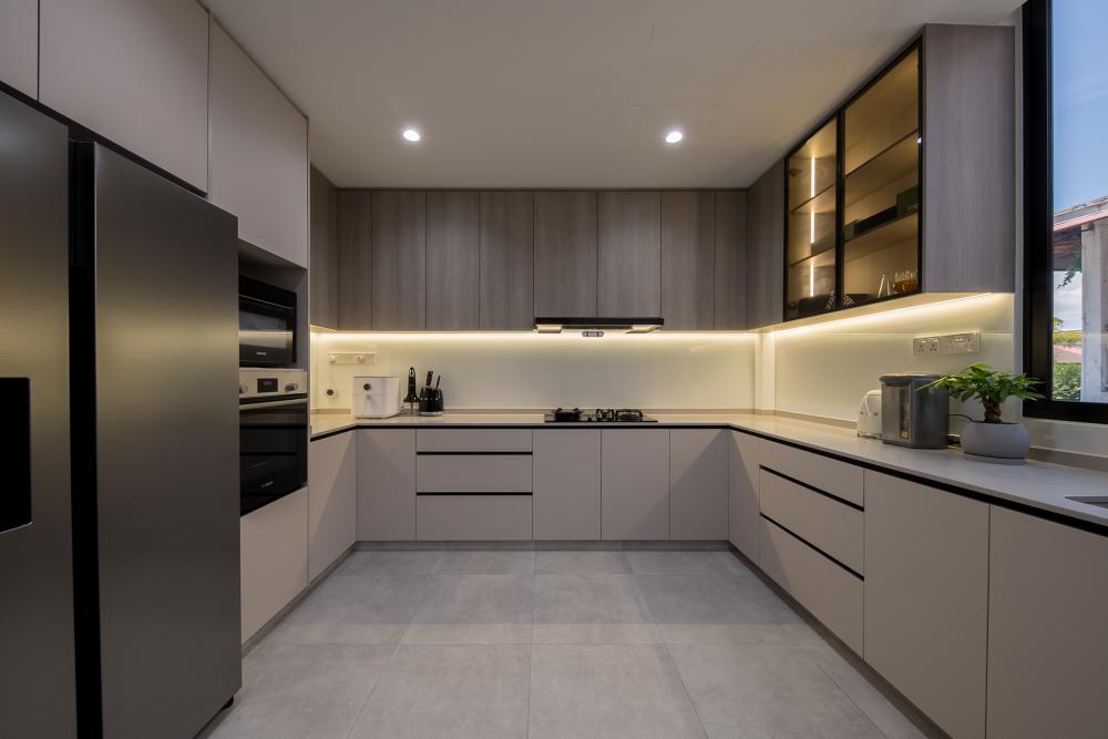 Contemporary Kitchen with Kitchen Accessories and Kitchen Tap