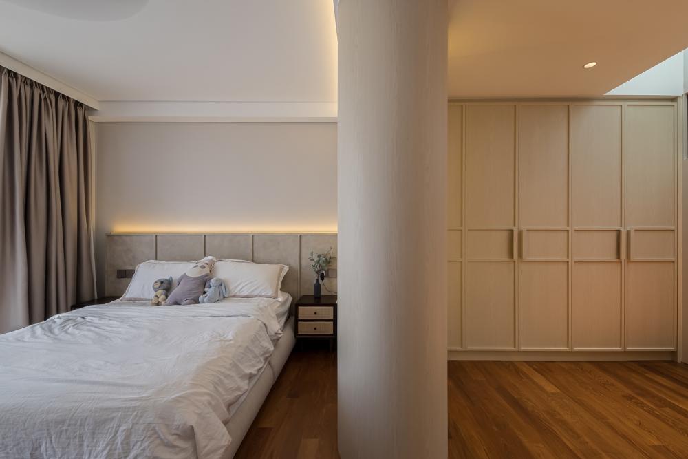 Contemporary Bedroom with Wardrobe and Queen Bed