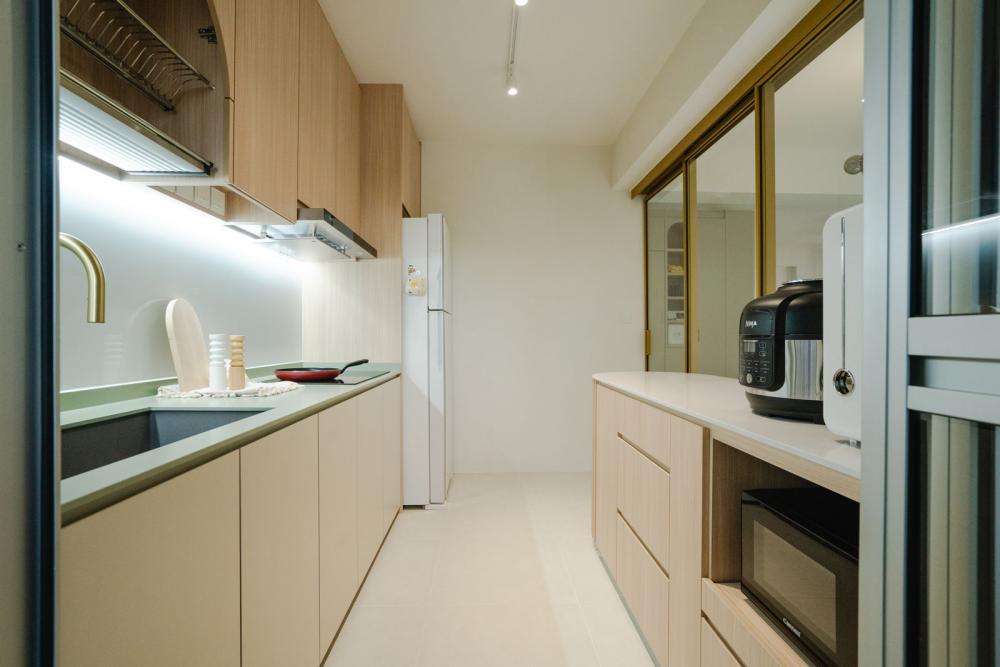 Modern Kitchen with Open Kitchen and Oven