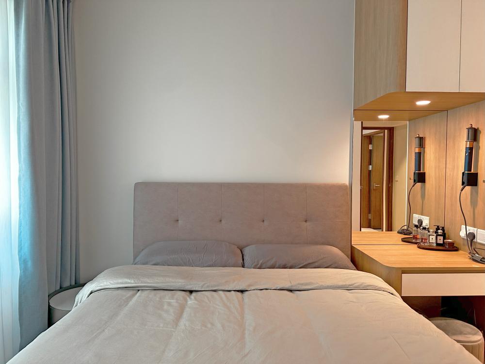 Scandinavian Bedroom with Queen Bed and Bed