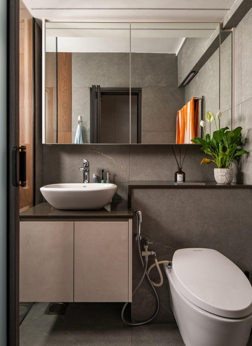 Contemporary Bathroom with Countertop and Homogeneous Tiles