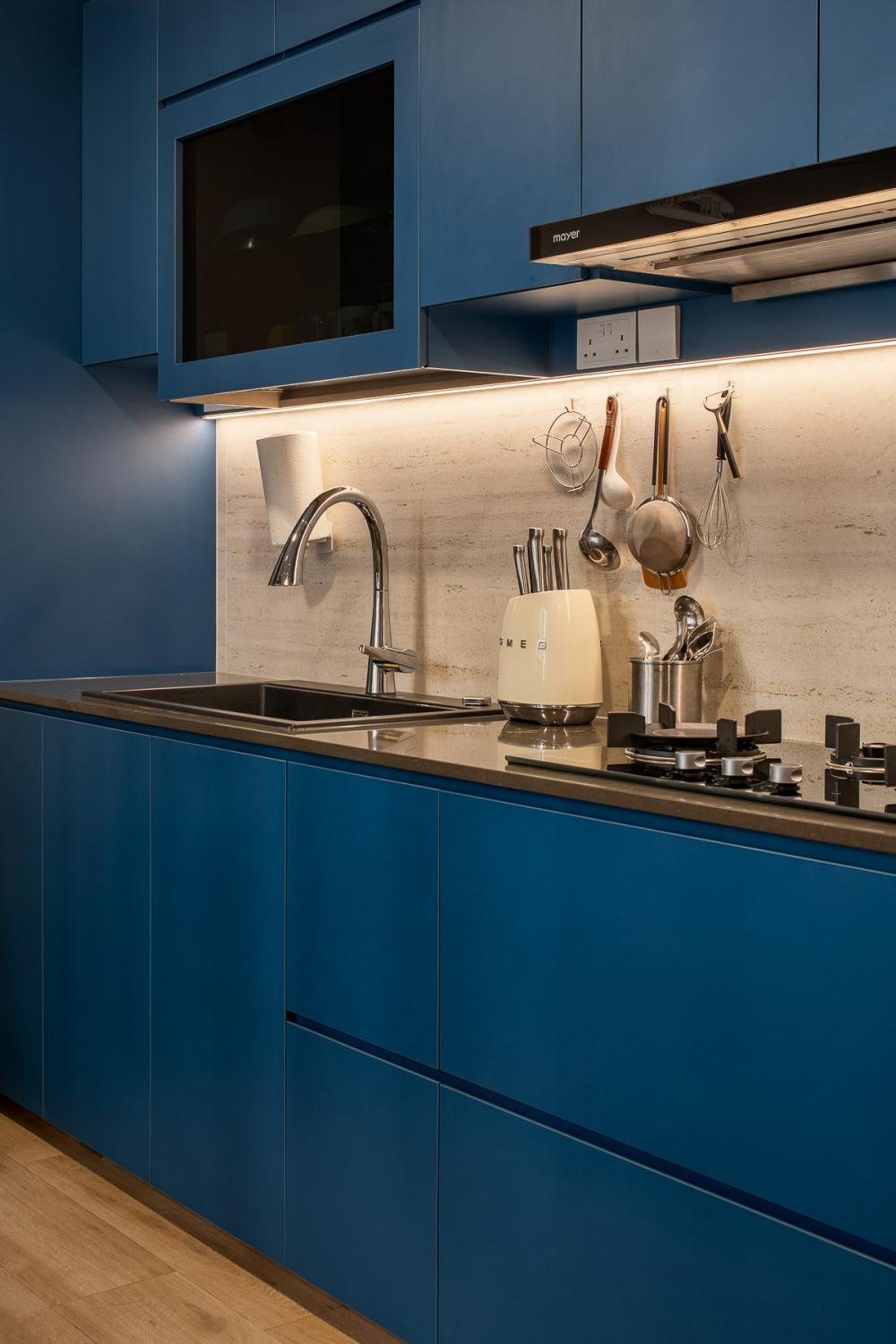 Contemporary Kitchen with Countertop and Homogeneous Tiles