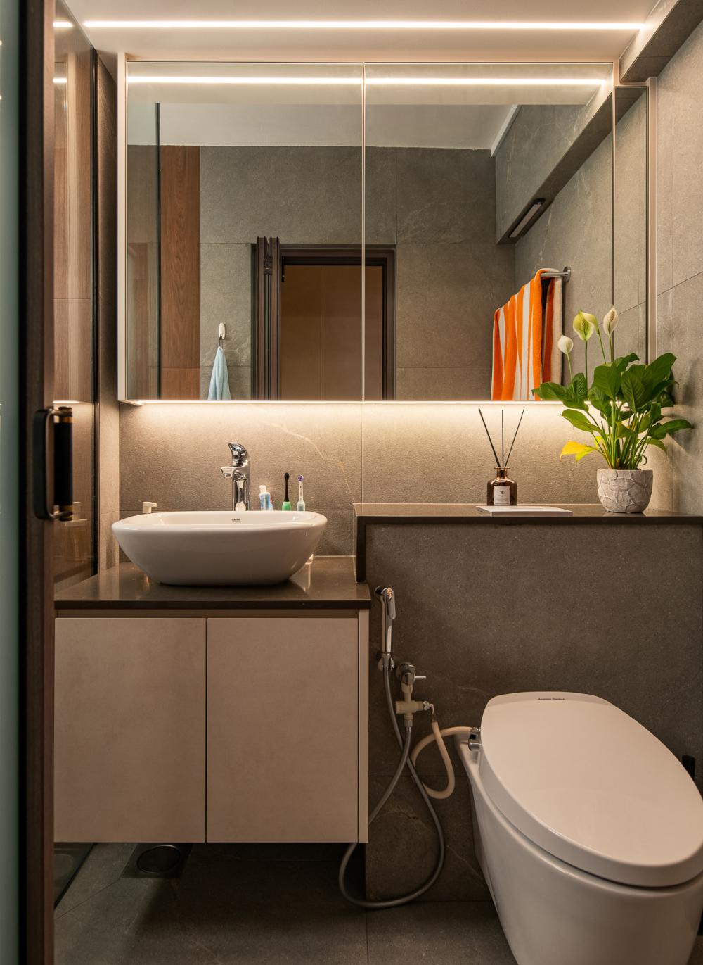 Contemporary Bathroom with Countertop and Homogeneous Tiles