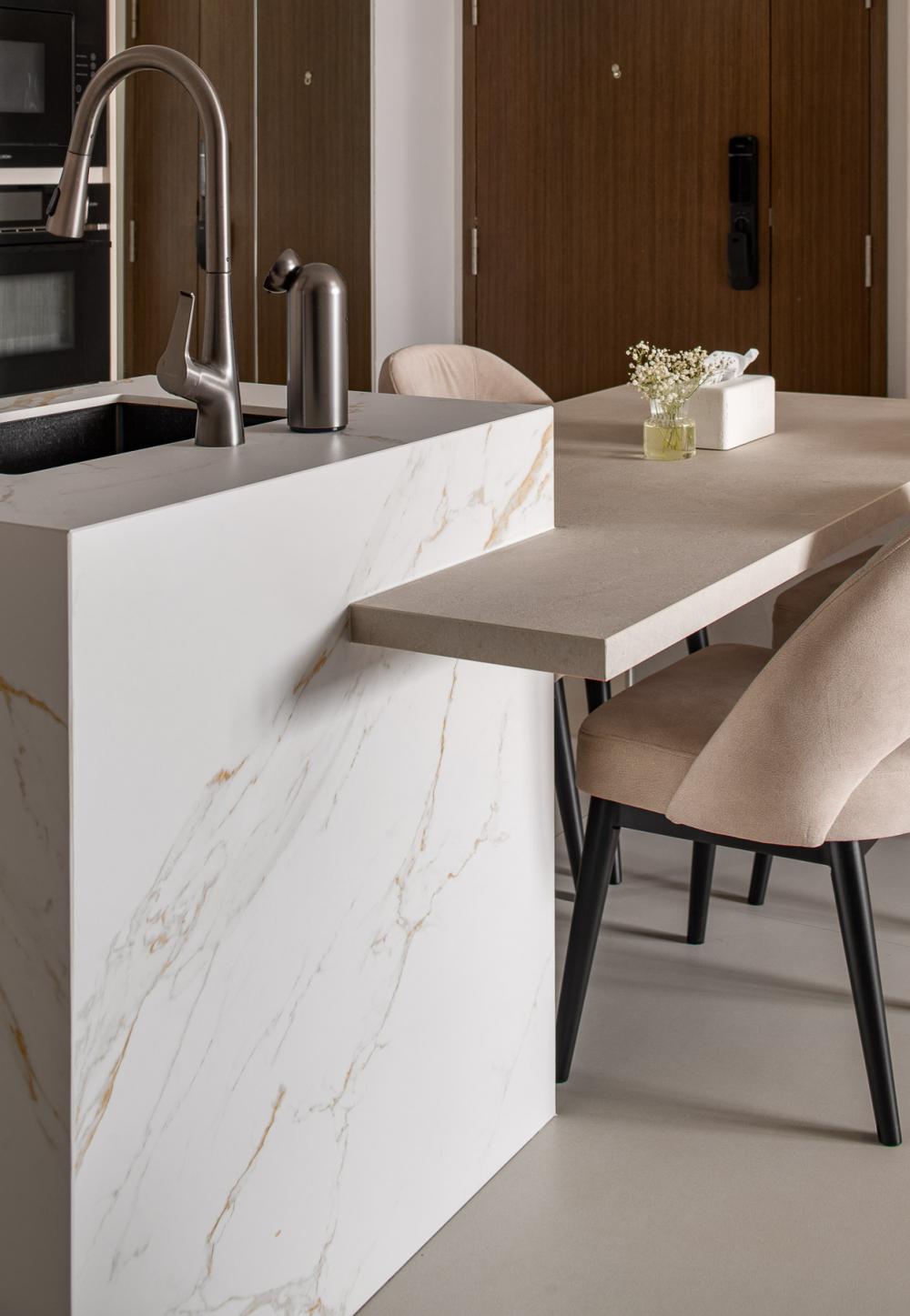 Contemporary Kitchen with Countertop and Homogeneous Tiles