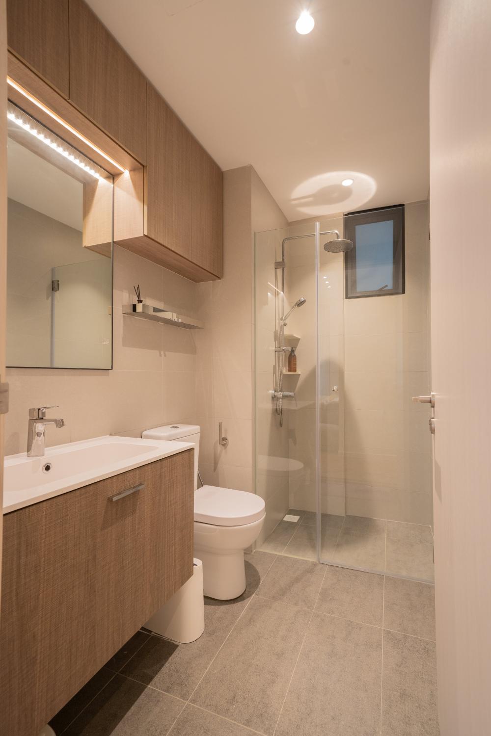 Minimalist Bathroom with Mosaic and Bathroom Accessories