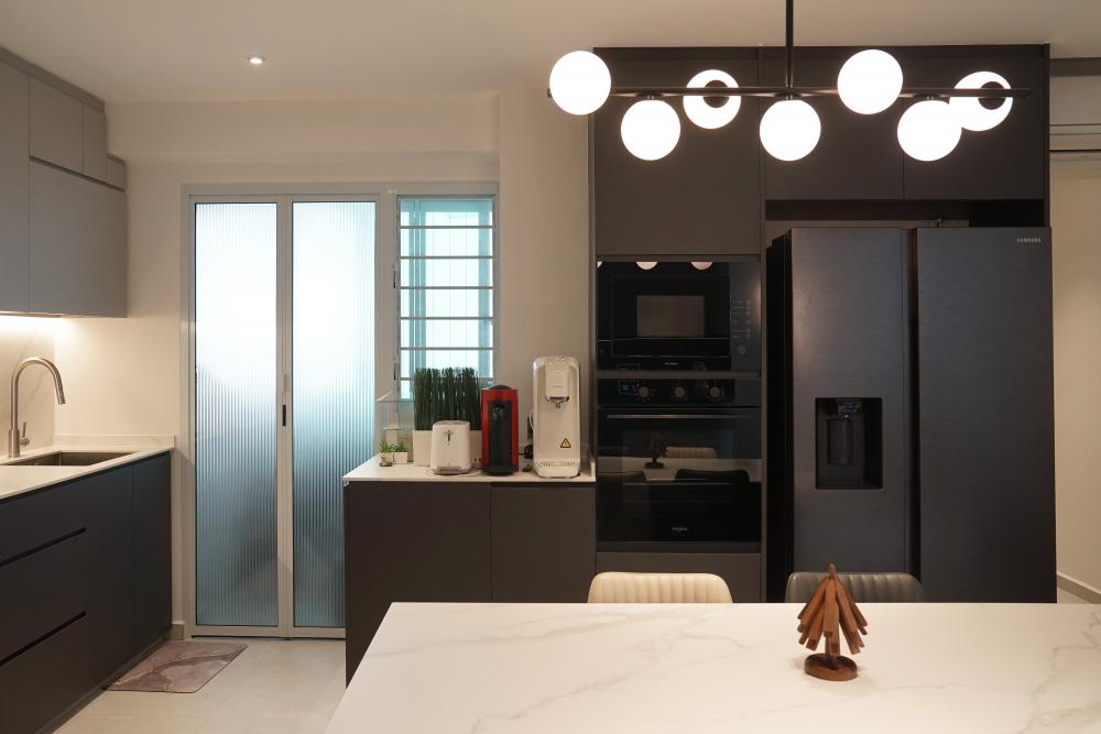 Modern Dining Room with Drop Light and Dining Table
