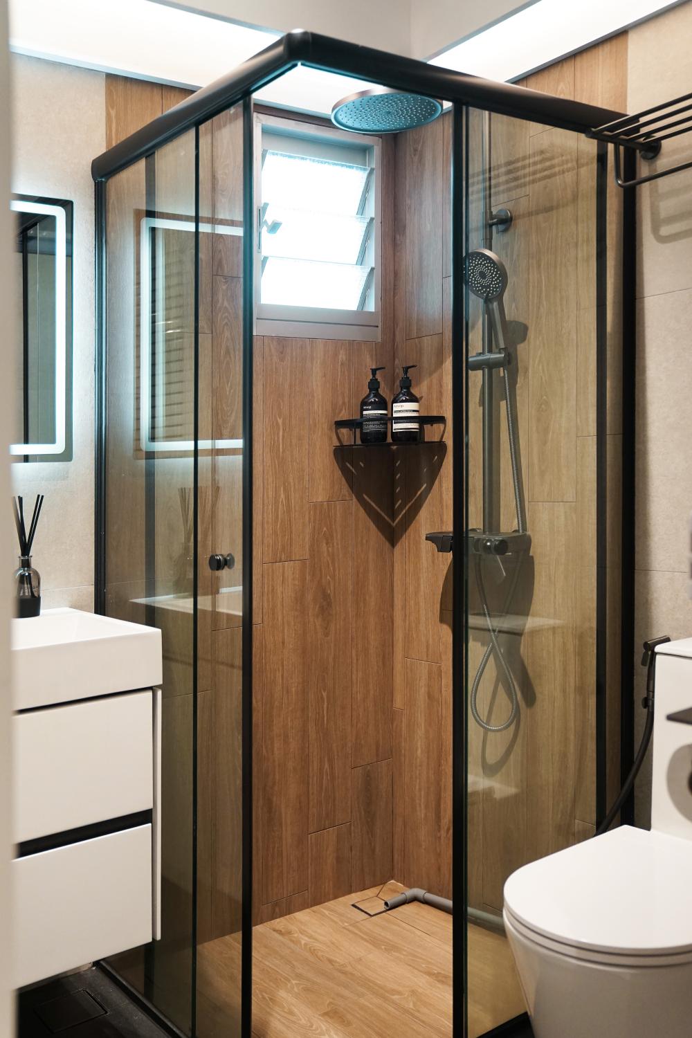 Modern Bathroom with Mirror and Rainshower