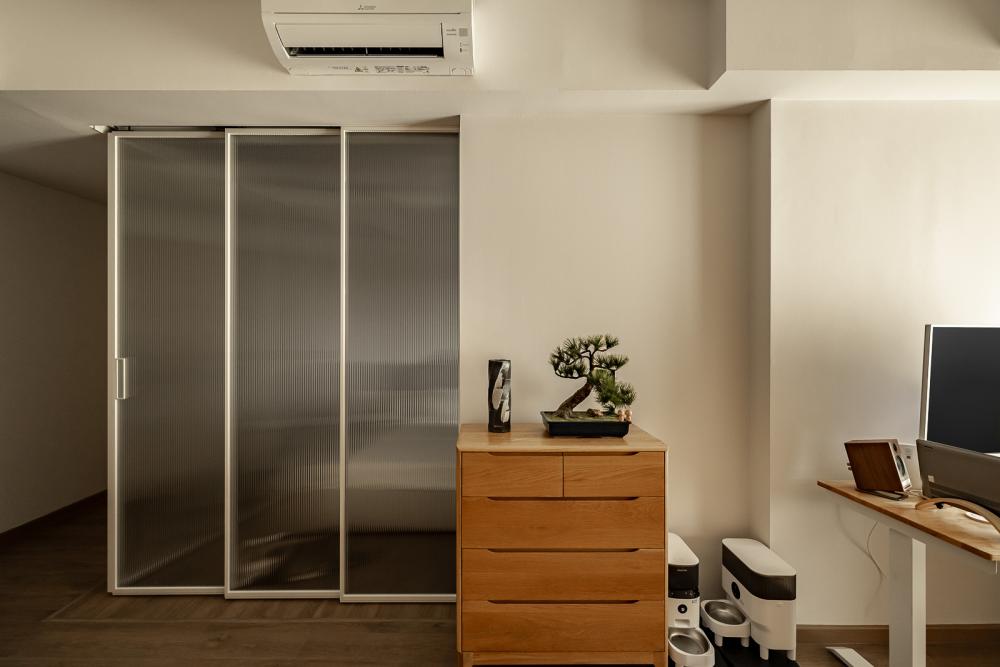 Modern Study with Bookshelf and Desk Chairs