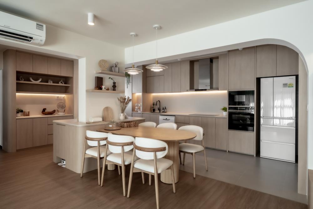 Modern Dining Room with Chandelier and Dining Table