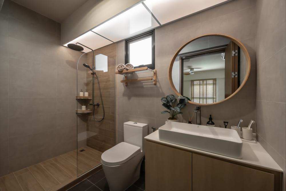 Modern Bathroom with Mirror and Bathroom Storage