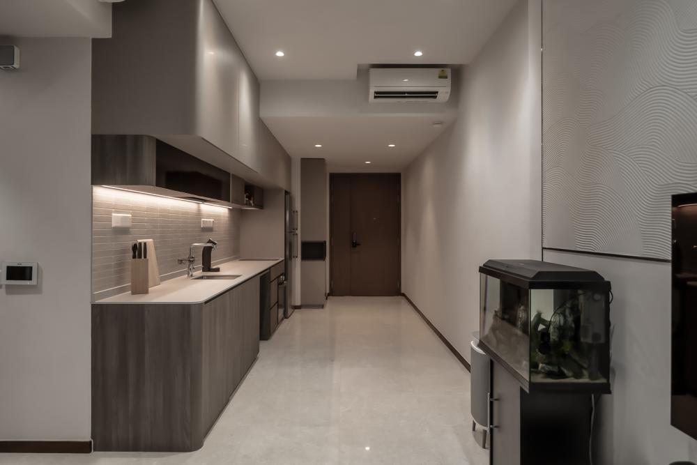 Modern Kitchen with Countertop and Breakfast Counter