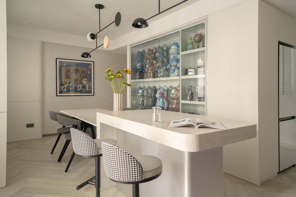 Contemporary Dining Room with Bar Counter and Dining Table