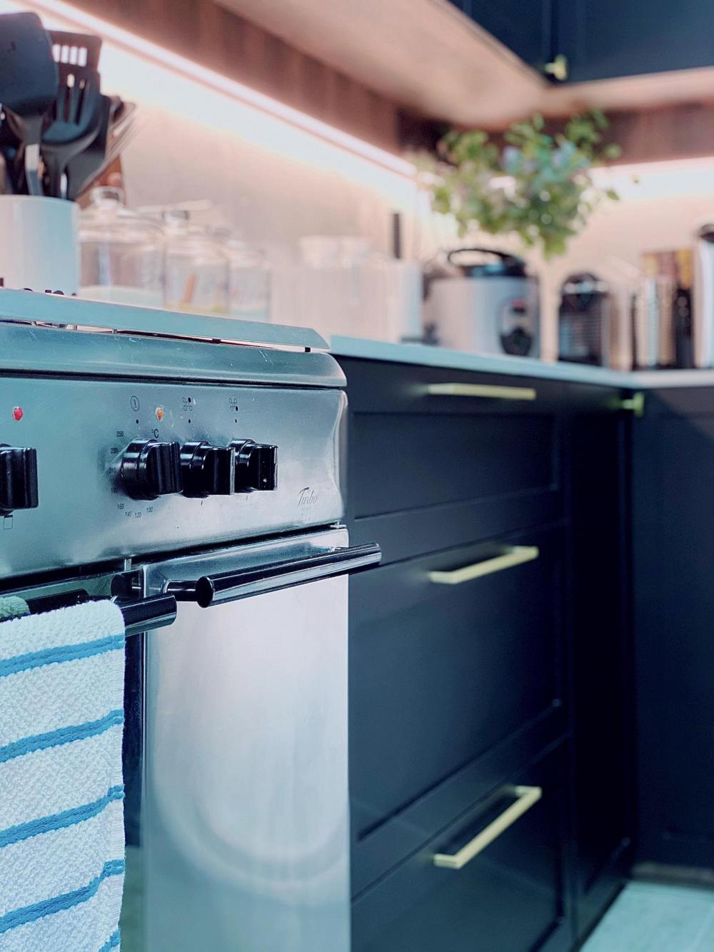 Contemporary Kitchen with Countertop and Homogeneous Tiles