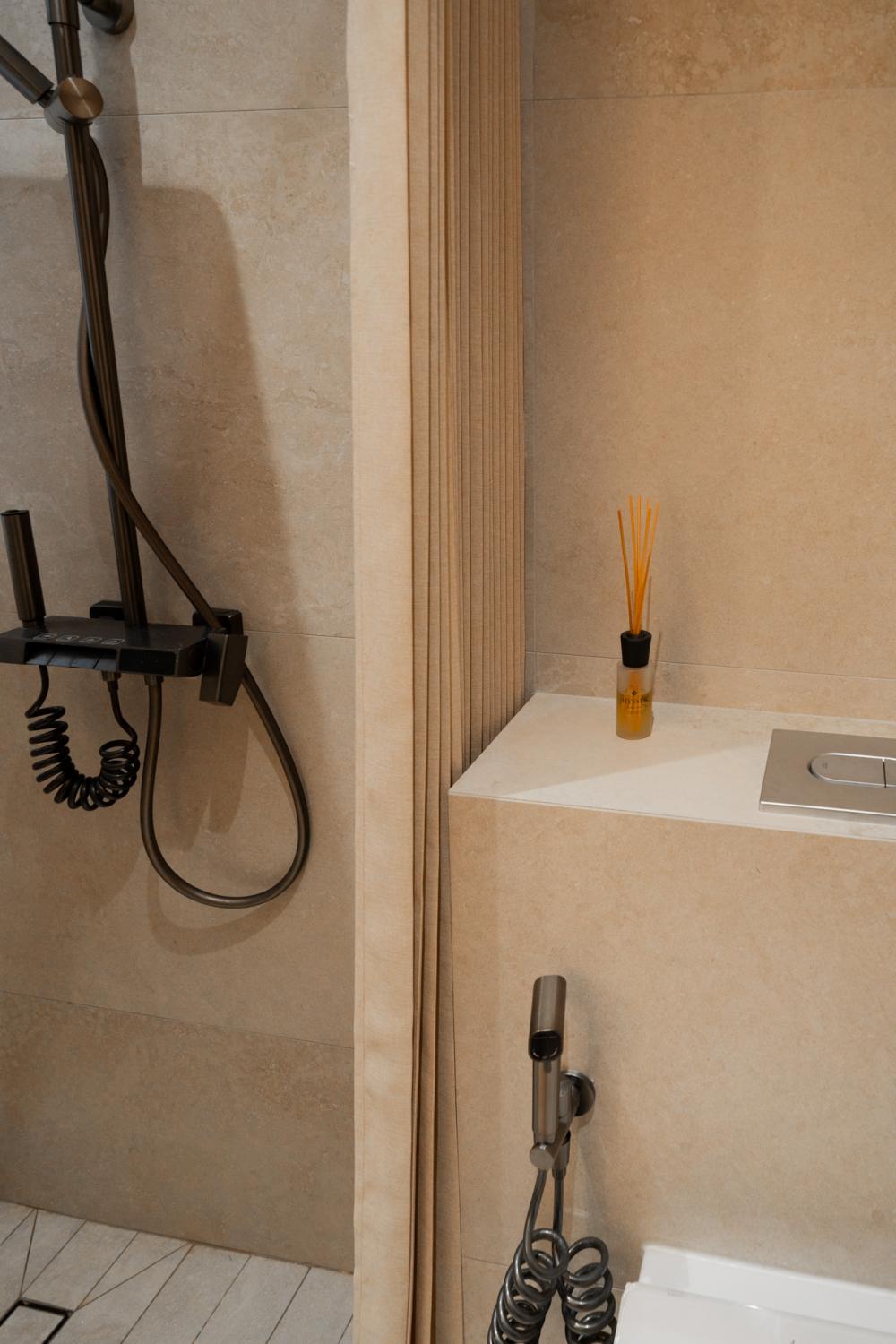 Modern Bathroom with Countertop and Showers