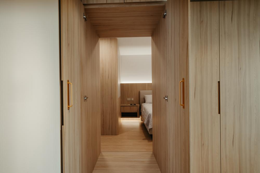 Minimalist Bedroom with Vinyl Flooring and Wardrobe