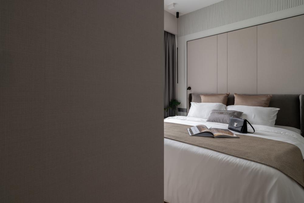 Contemporary Bedroom with Wardrobe and Sliding Wardrobe