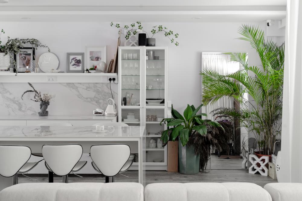 Modern Dining Room with Mirror and Display Cabinets