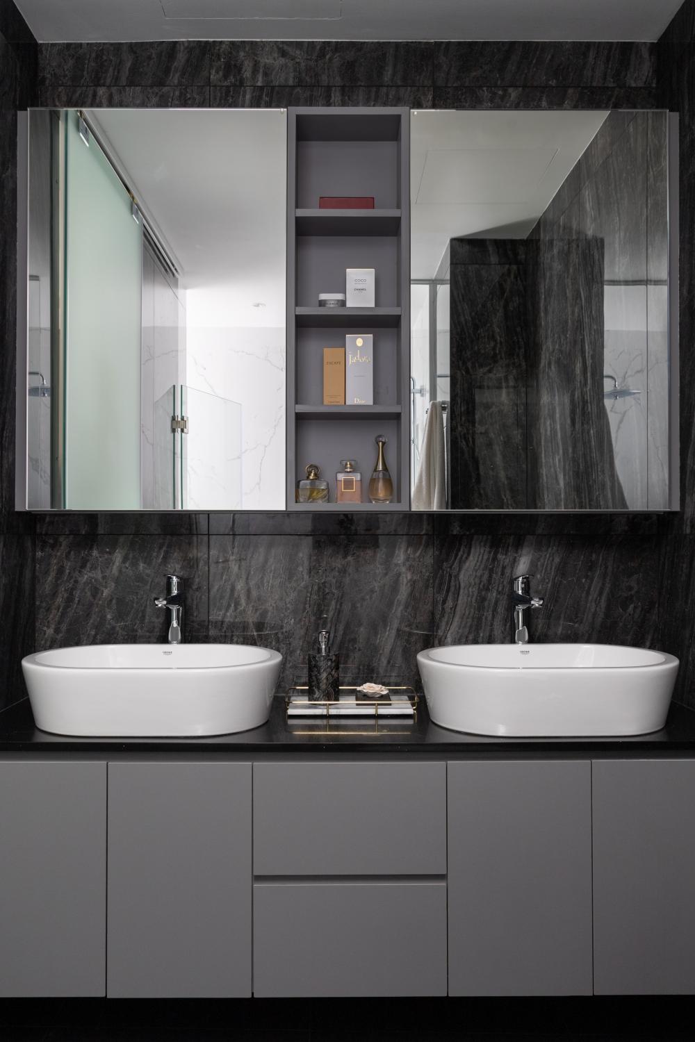 Modern Bathroom with Countertop and Homogeneous Tiles